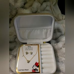 DISNEY MINNIE MOUSE -  "PUT A BOW ON IT" TRAVEL CASE WITH MINNIE MOUSE GIFT SET.